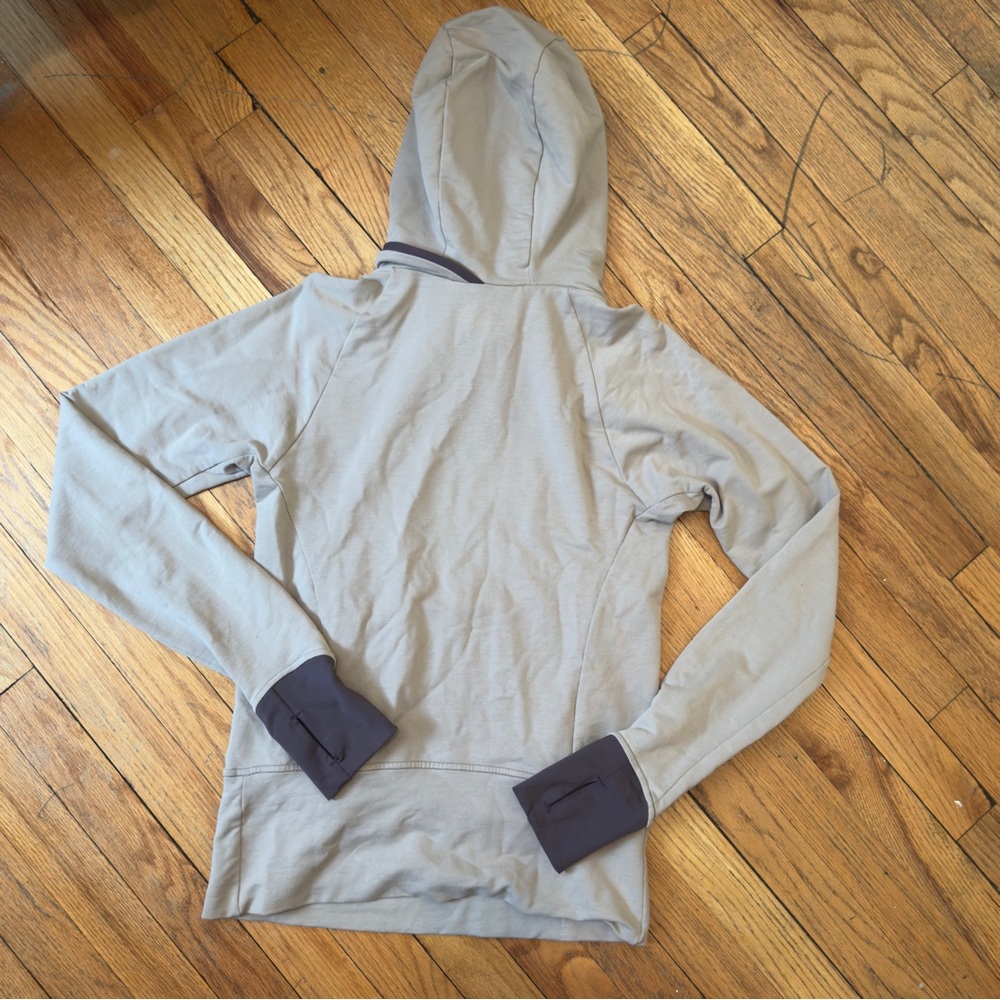 Rare Arc'teryx Women's Detente Hoodie with adorable chest Accents FINAL PRICE - Picture 10 of 13